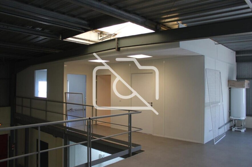 Industrial in Morsang-sur-Orge for sale - Interior Photo - Image 2 of 6