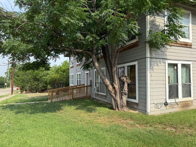 541 Hammond Ave, San Antonio, TX à vendre - Photo du bâtiment - Image 3 de 17
