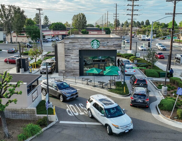 2701 N Grand Ave, Santa Ana, CA à vendre - Photo du bâtiment - Image 1 de 12