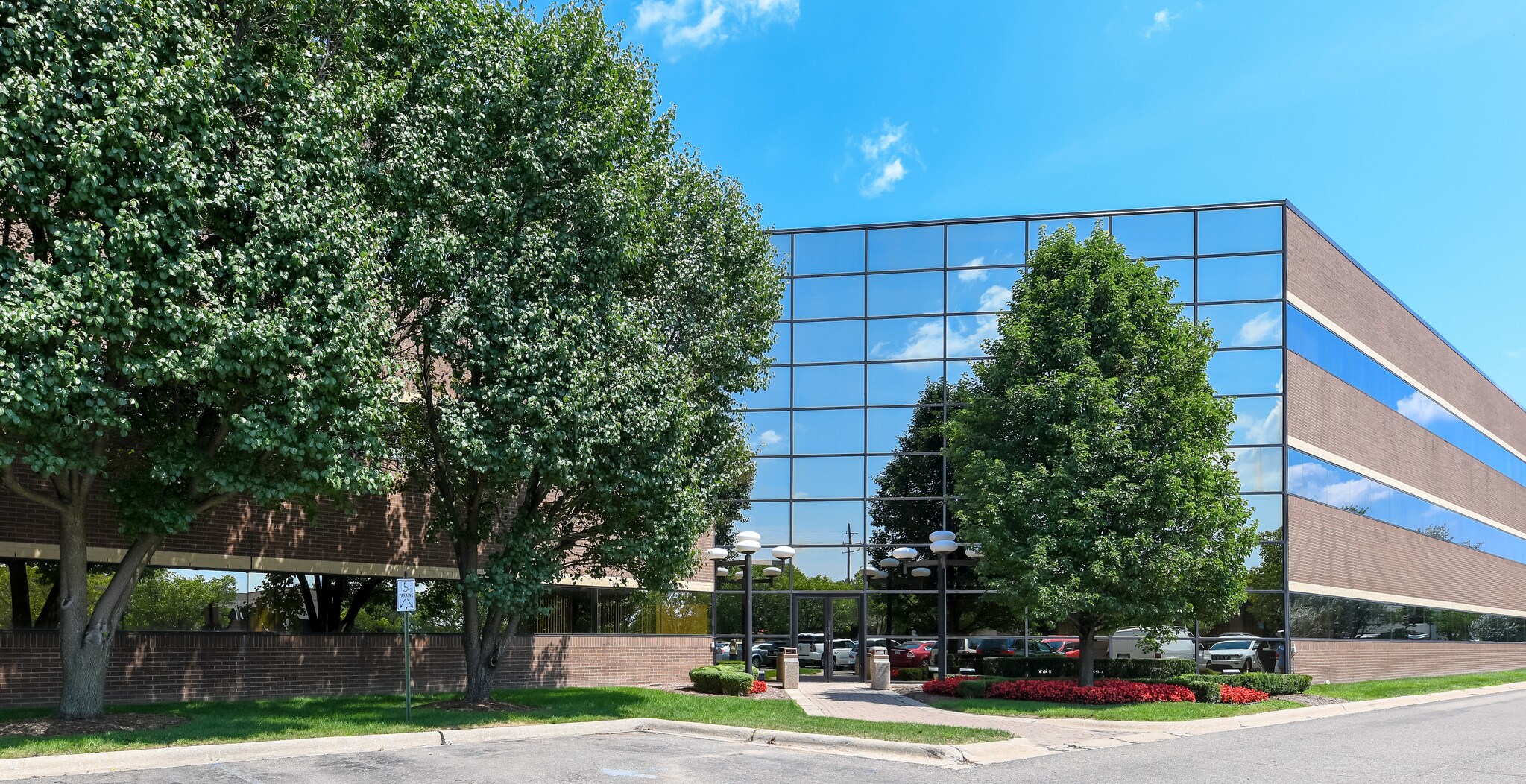38600 Van Dyke Ave, Sterling Heights, MI for lease Primary Photo- Image 1 of 7
