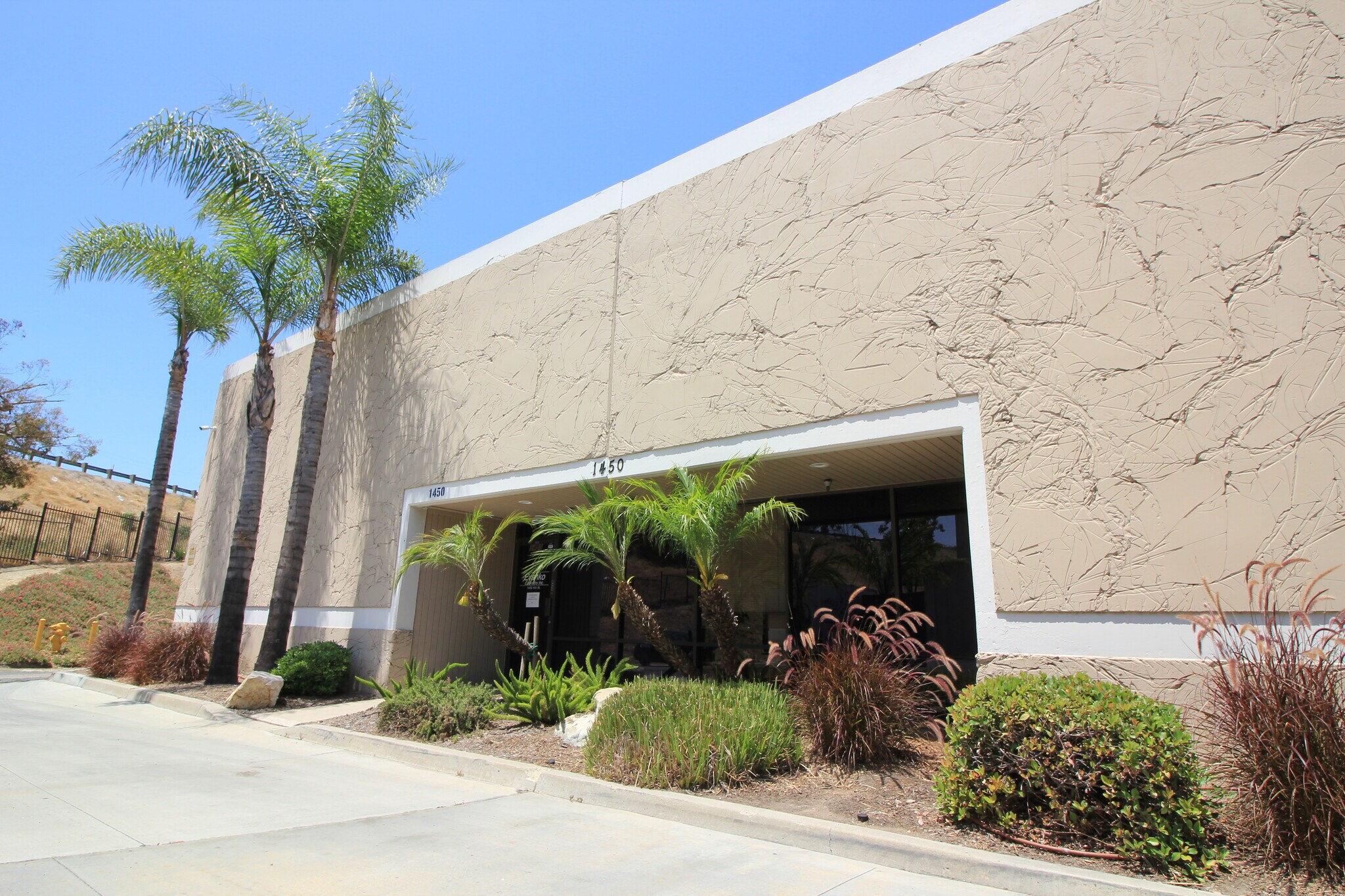 1440-1450 Hill St, El Cajon, CA à louer Photo du bâtiment- Image 1 de 9