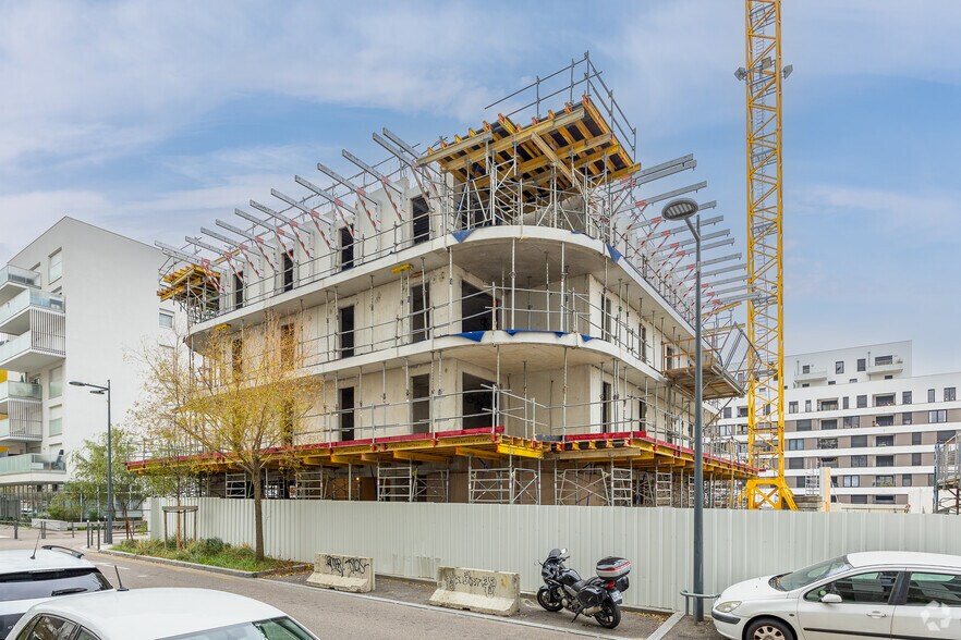 Immeuble residentiel dans Villeurbanne à vendre - Photo du bâtiment - Image 2 de 2