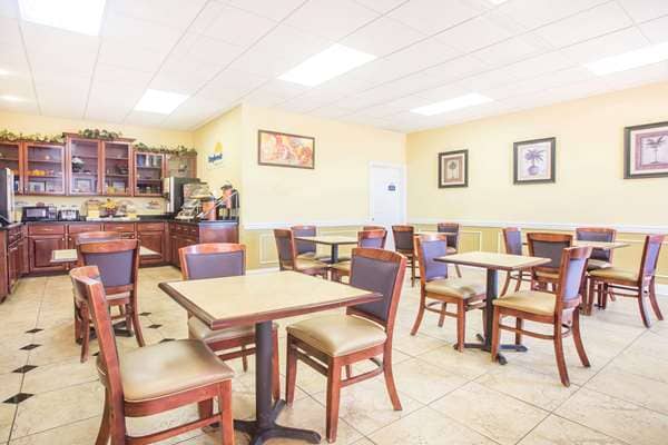 108 Alice Cir, Swainsboro, GA for sale - Interior Photo - Image 3 of 7