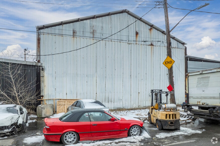 995 E 49th St, Brooklyn, NY à vendre - Photo du bâtiment - Image 2 de 6