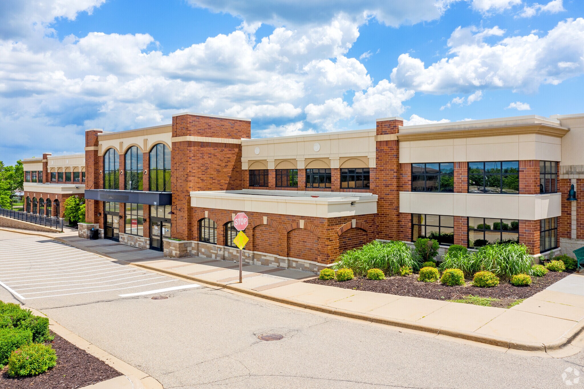 7590-7608 160th St W, Lakeville, MN for lease Building Photo- Image 1 of 11