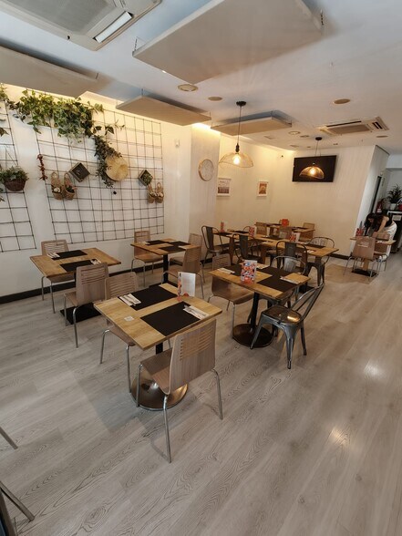 Retail in Madrid, Madrid for lease - Interior Photo - Image 3 of 5