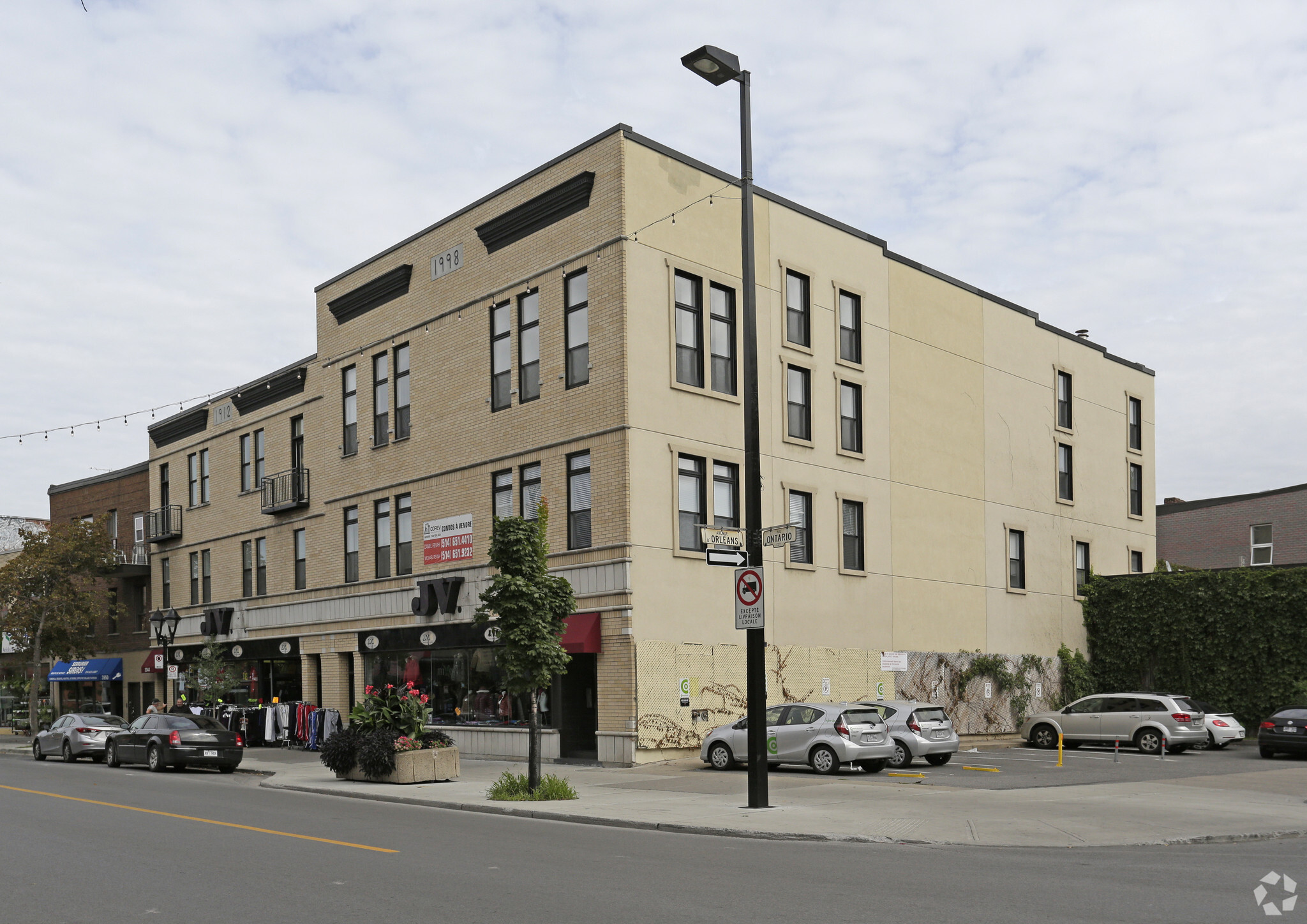 3930-3932 St Ontario E, Montréal, QC for lease Primary Photo- Image 1 of 3