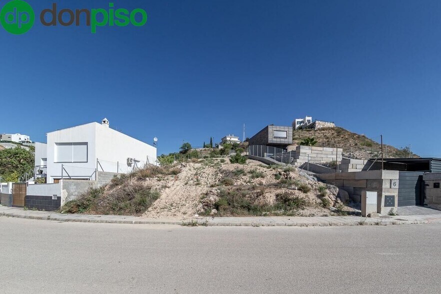 Calle Víznar, 8, La Zubia, Granada à vendre - Photo du bâtiment - Image 3 de 8