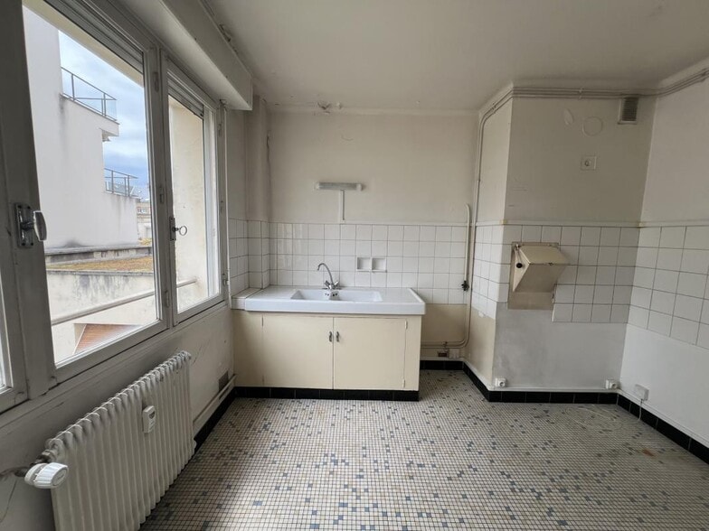 Office in Reims for lease - Interior Photo - Image 2 of 5