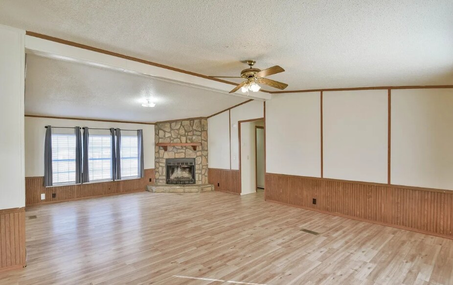 4040 Dillard Ct, Joshua, TX à vendre - Photo intérieure - Image 2 de 11