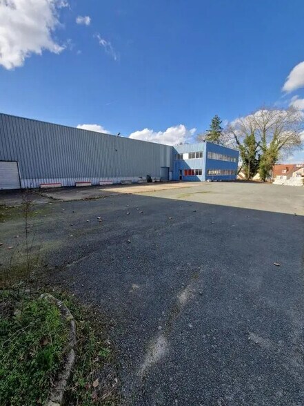 Flex dans SAINT-OUEN-L'AUMONE à louer - Photo du bâtiment - Image 2 de 7