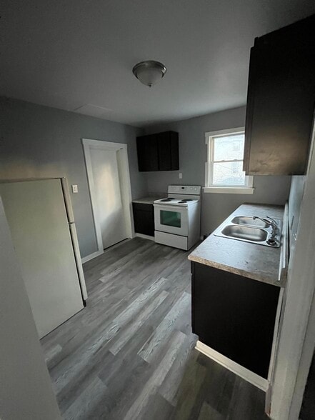 38-Unit, 27 Properties - Akron Portfolio portfolio of 1 properties for sale on LoopNet.ca - Building Photo - Image 3 of 18