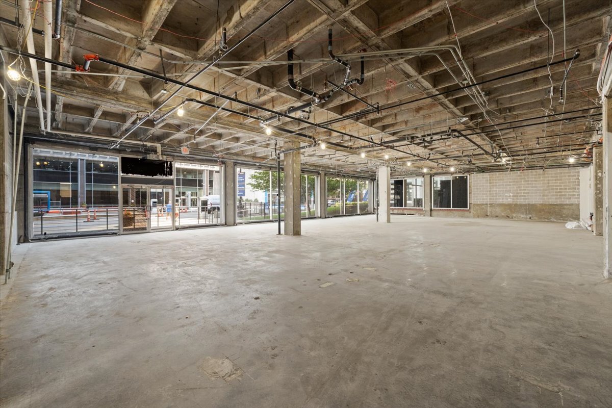 10 W 9th St, Kansas City, MO for lease Primary Photo- Image 1 of 6