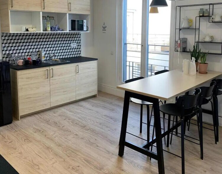 16-18 Rue De Londres, Paris for lease - Building Photo - Image 3 of 7