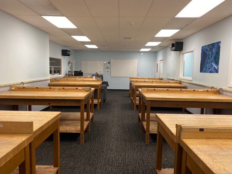 22 Broadway, Amityville, NY à vendre - Photo du bâtiment - Image 2 de 4