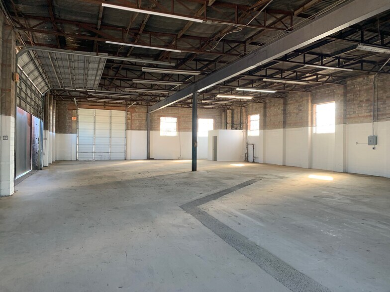 1938 Singleton Blvd, Dallas, TX à louer - Photo intérieure - Image 3 de 4