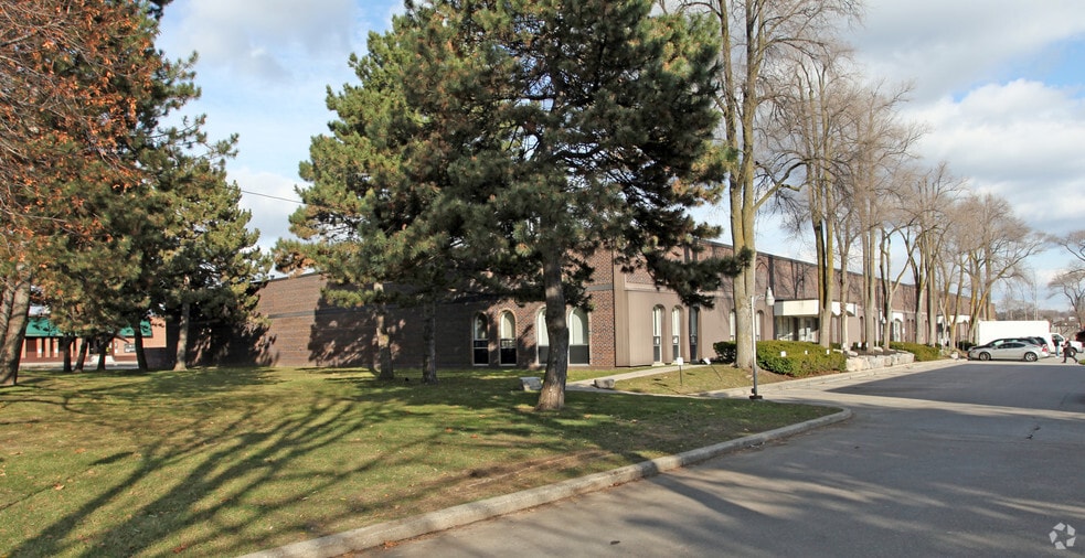 1947-1969 Leslie St, Toronto, ON for lease - Building Photo - Image 2 of 8