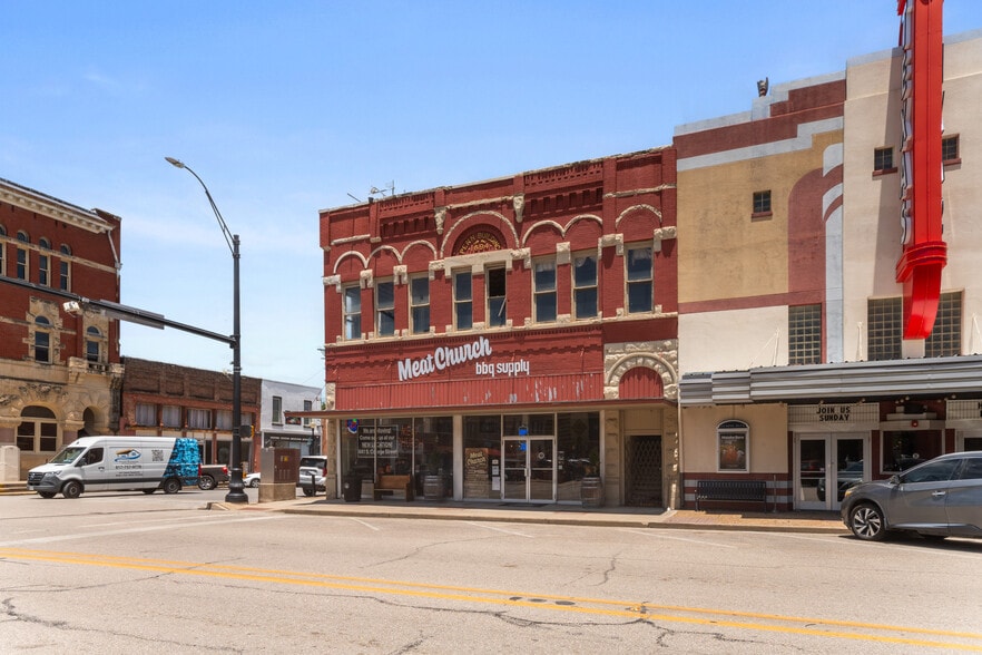 114 W Main St, Waxahachie, TX for lease - Building Photo - Image 2 of 23