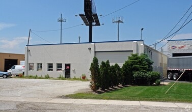 15W740 Frontage Rd, Willowbrook, IL for lease Interior Photo- Image 2 of 2