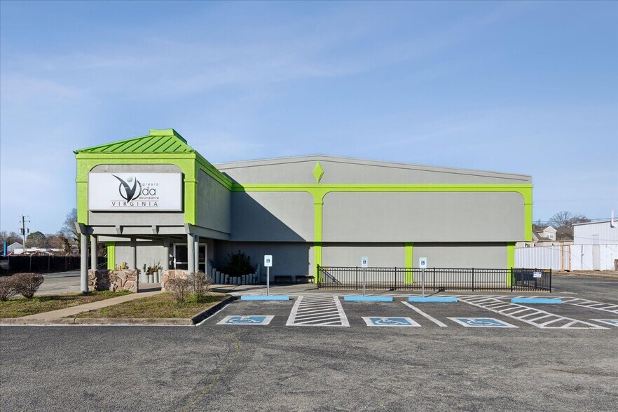 14859 Warwick Blvd, Newport News, VA for lease - Building Photo - Image 2 of 36