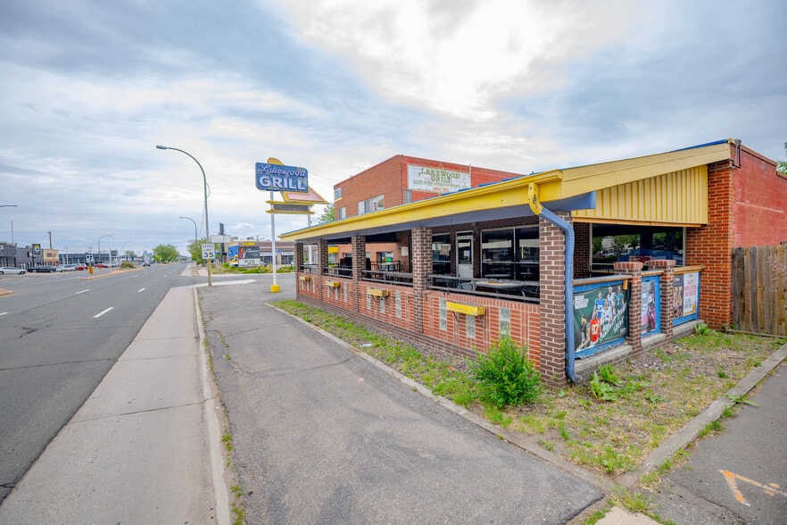 Multifamily, Office & Retail Porfolio portfolio of 3 properties for sale on LoopNet.ca - Building Photo - Image 3 of 27