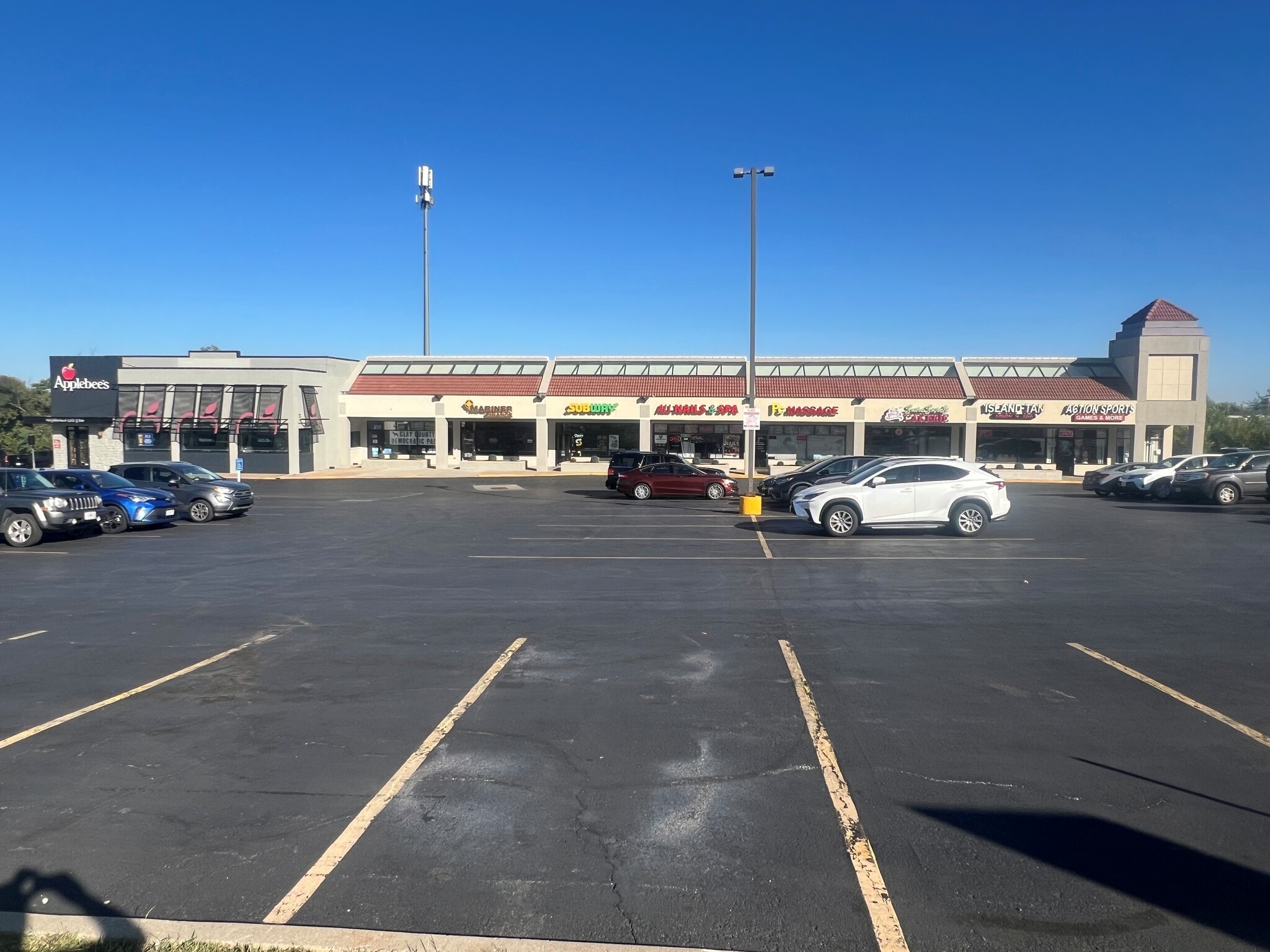 6041-6069 NE Antioch Rd, Gladstone, MO for lease Building Photo- Image 1 of 4