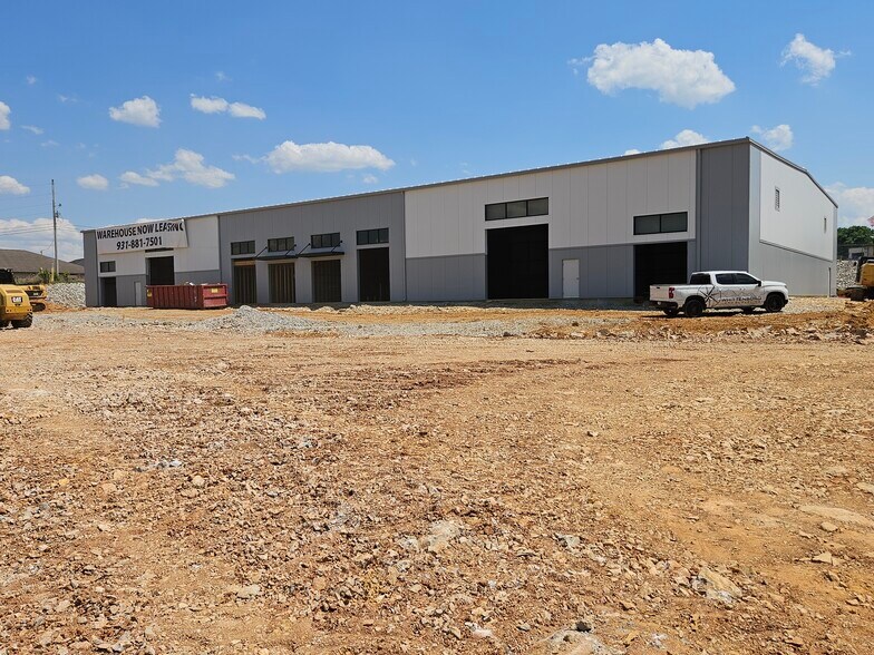 241 Hub Cir, Cookeville, TN for lease - Building Photo - Image 2 of 4
