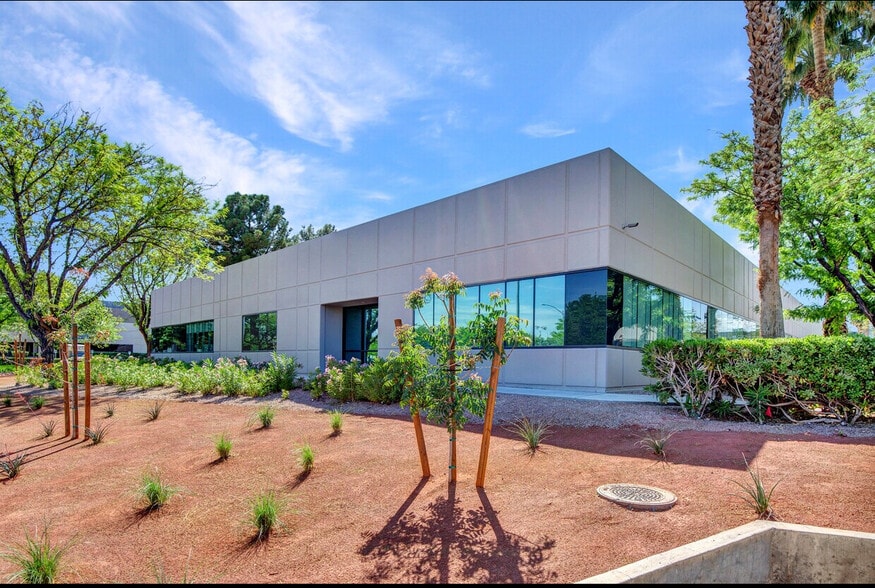 950 Grier Dr, Las Vegas, NV for sale - Building Photo - Image 3 of 8