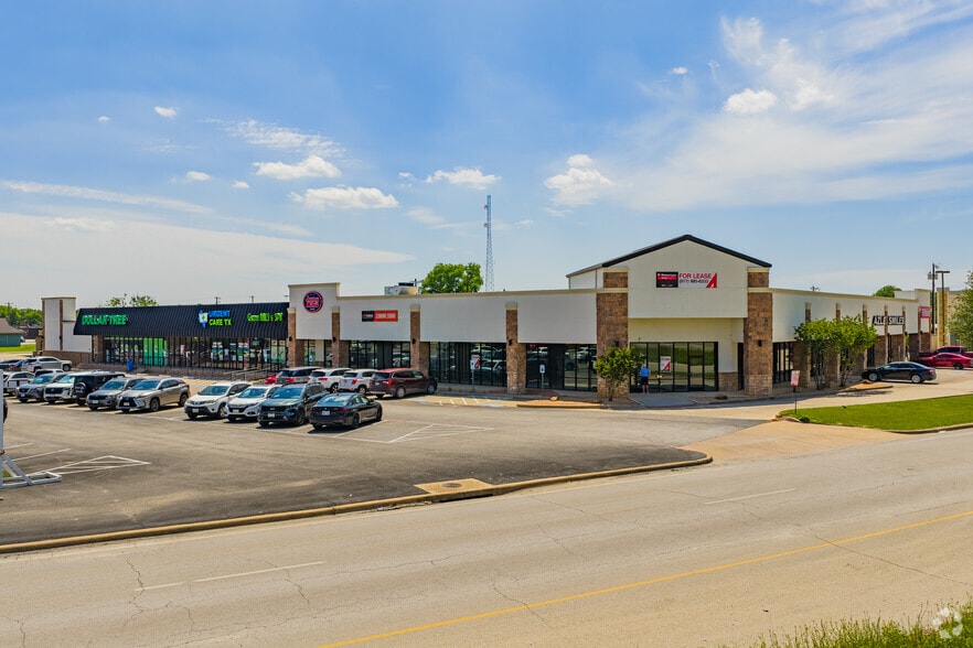 605 Northwest Pky, Azle, TX for lease - Building Photo - Image 2 of 14