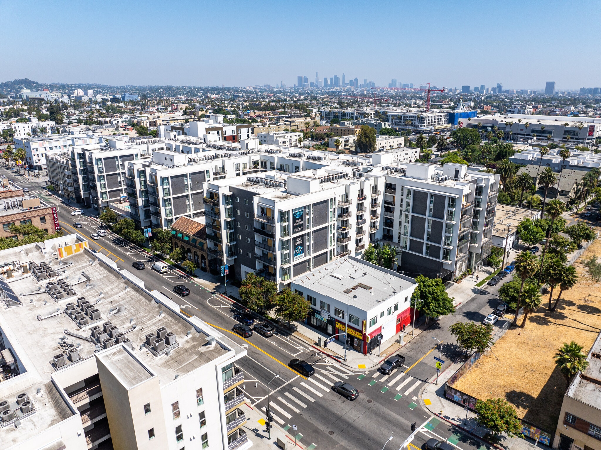 5550 Hollywood Blvd, Los Angeles, CA for lease Primary Photo- Image 1 of 9