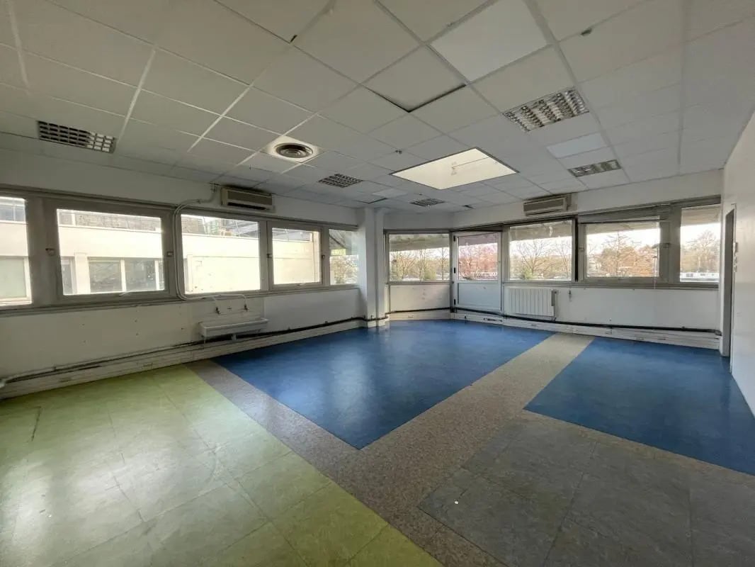 Local d'activités dans Saint-Cloud à vendre Photo intérieure- Image 1 de 1