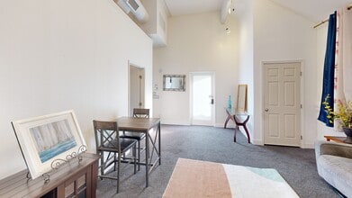 760 Las Posas Rd, Camarillo, CA à louer Numérisation 3D de Matterport- Image 1 de 9