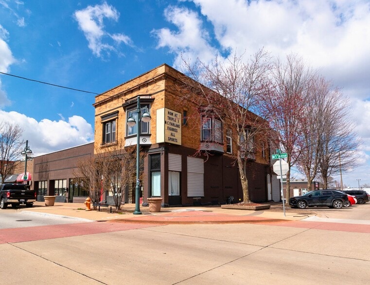 425 18th St, Moline, IL for sale - Building Photo - Image 2 of 5