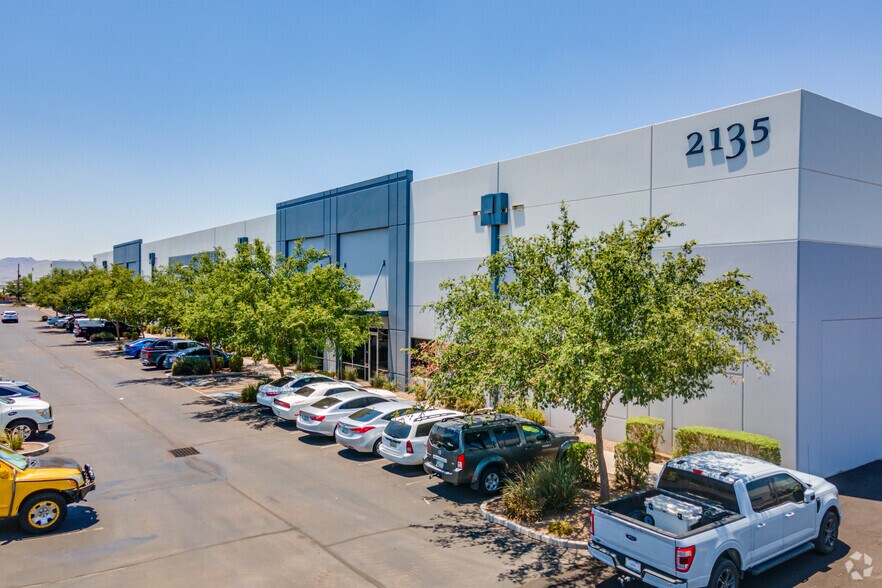 2135 S 11th Ave, Phoenix, AZ for lease - Building Photo - Image 2 of 5