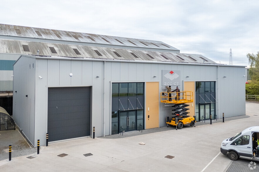Peartree Ln, Dudley for lease - Primary Photo - Image 1 of 3