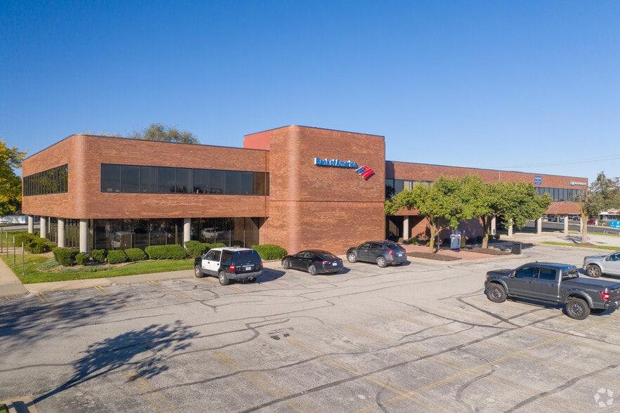 8320 N Oak Tfwy, Kansas City, MO for lease - Building Photo - Image 1 of 15