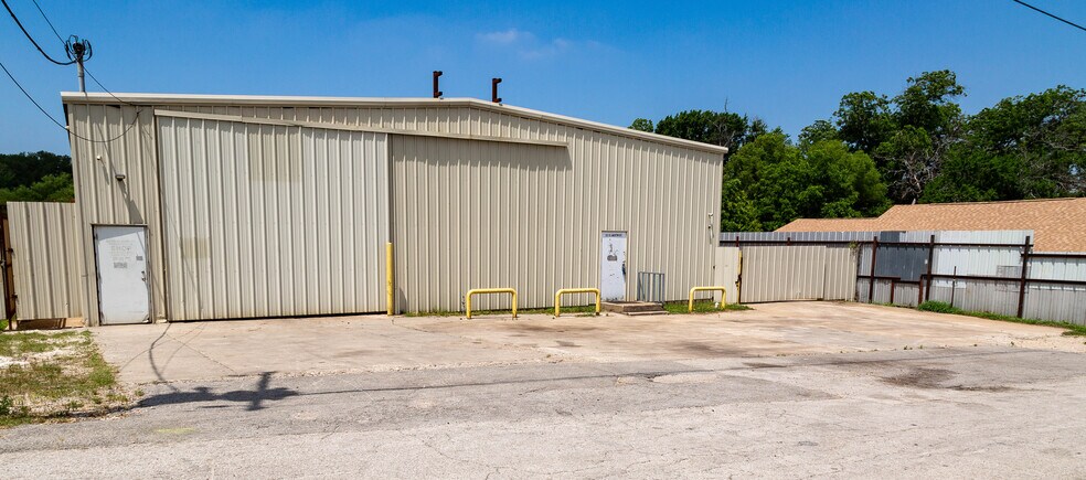 211 S Austin St, Hutchins, TX à vendre - Photo du bâtiment - Image 3 de 30