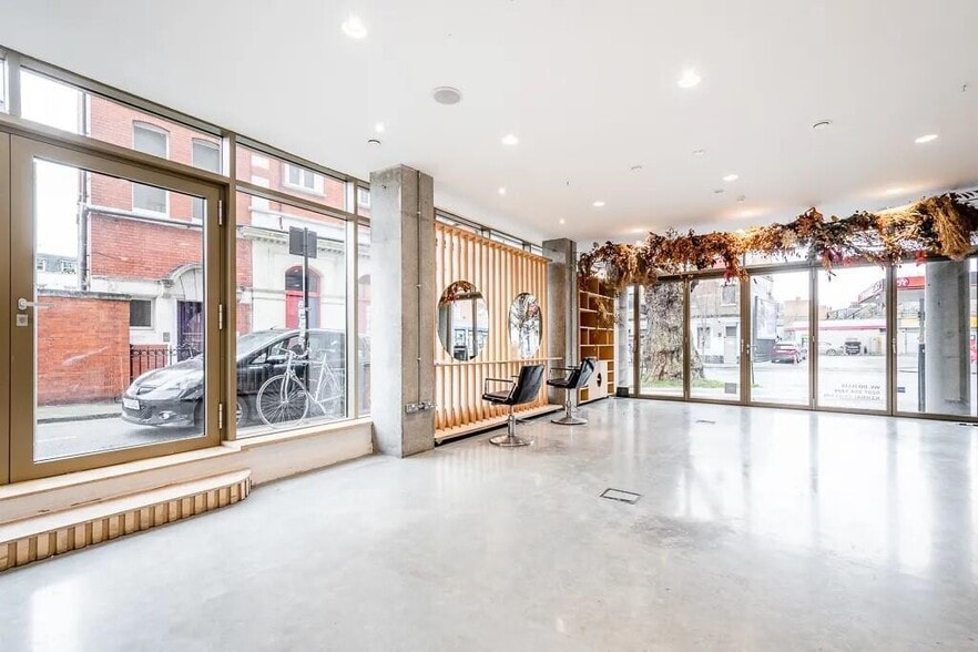 143 Mare St, London for lease - Building Photo - Image 2 of 5