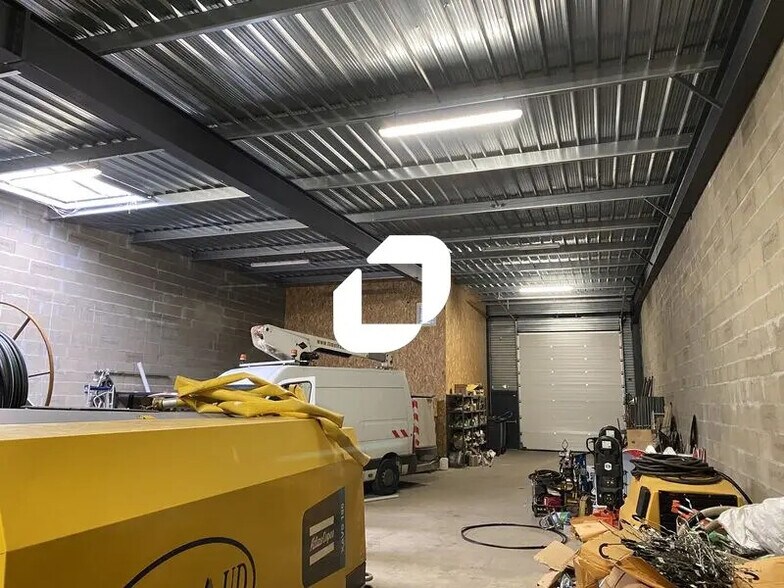 Office in Cadaujac for lease - Building Photo - Image 3 of 9