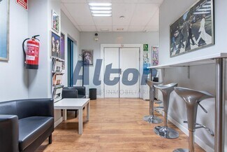 Plus de détails pour Multi-résidentiel à vendre