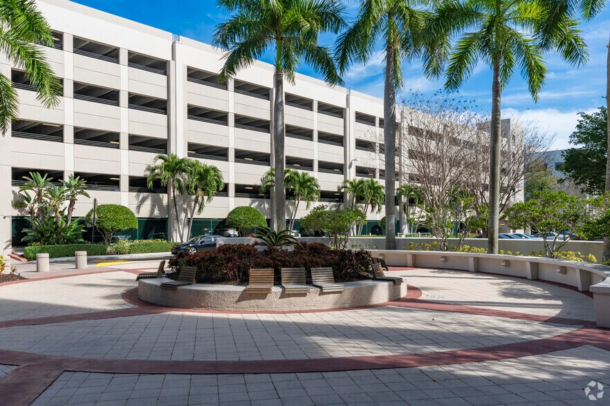 6700 N Andrews Ave, Fort Lauderdale, FL à louer - Photo du bâtiment - Image 3 de 5