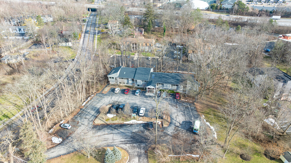 656 Kreag Rd, Pittsford, NY à vendre - Photo du b timent - Image 3 de 45