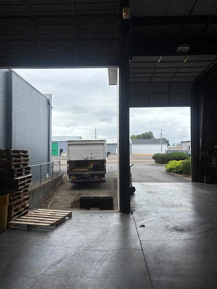 1128 S Commercial Way SE, Albany, OR for lease - Building Photo - Image 2 of 2