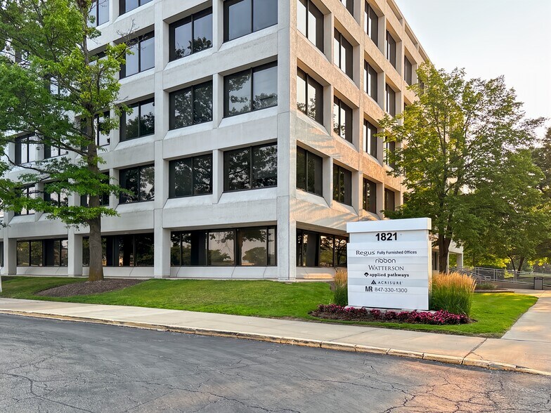 1821 Walden Office Sq, Schaumburg, IL à louer - Photo du bâtiment - Image 2 de 11