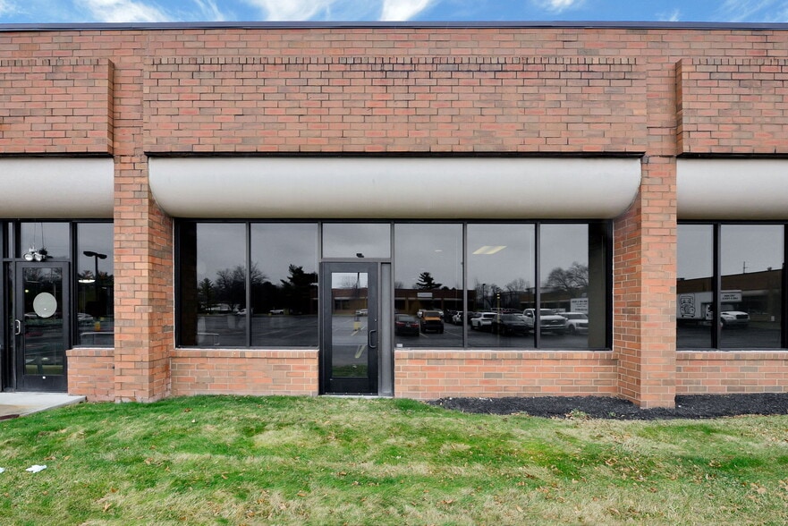 6175 Shamrock Ct, Dublin, OH à louer - Photo du bâtiment - Image 2 de 7