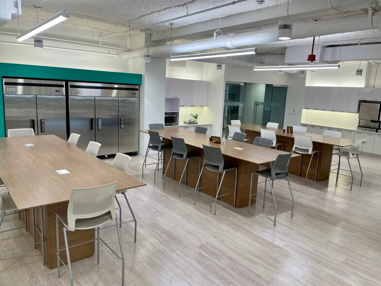 1 N State St, Chicago, IL for lease - Interior Photo - Image 2 of 70