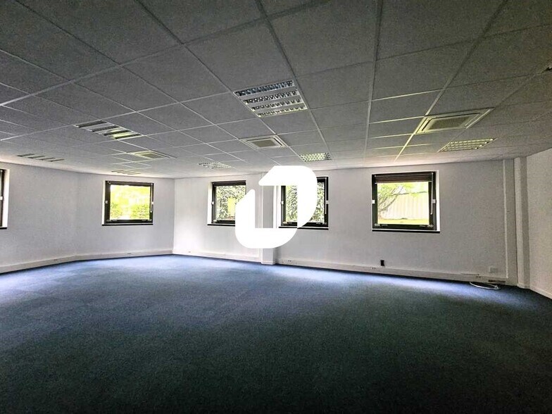 Office in Limonest for lease - Interior Photo - Image 2 of 9