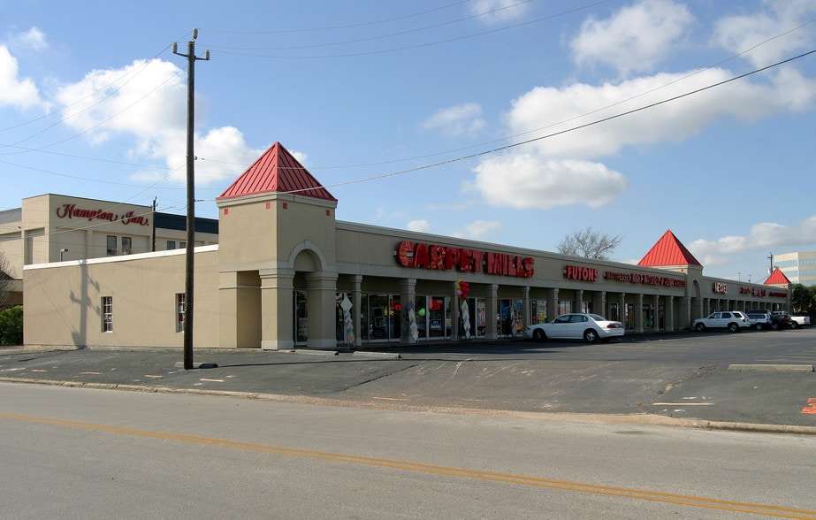 11301-11329 Katy Fwy, Houston, TX for lease - Building Photo - Image 2 of 12