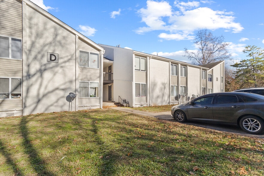 1001 W 9th St, Russellville, KY for sale - Primary Photo - Image 1 of 74