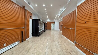 5127 43rd Ave, Woodside, NY à louer Photo intérieure- Image 2 de 8